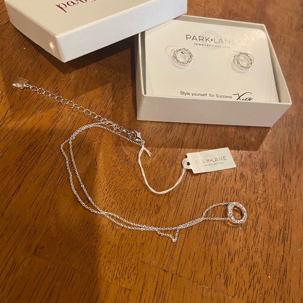 Park Lane matching Roo necklace and earrings set.
